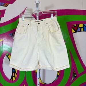 Gloria Vanderbilt, Vintage White Denim Shorts. Size 12. Good used condition!